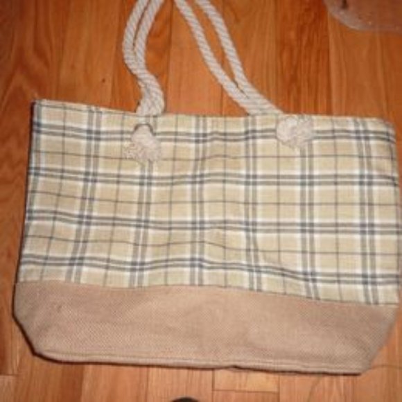 PURSE LOT DEAL - BEACH BAG, SMALL DRESSY BAGS, WALLETS ETC... - Picture 2 of 3